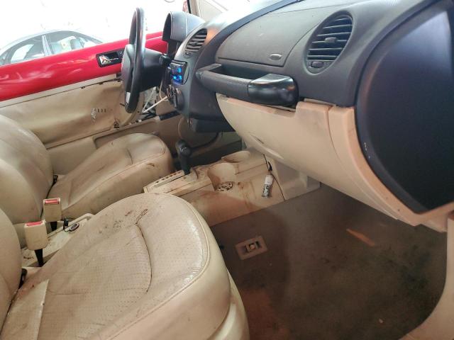 3VWDC21C81M406391 - 2001 VOLKSWAGEN NEW BEETLE GLX 红色 照片 8