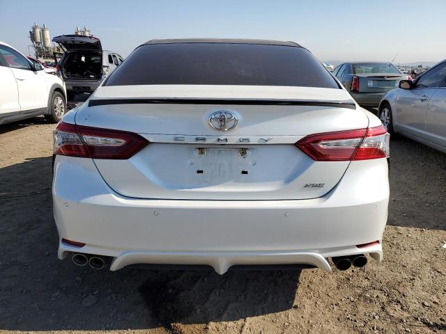 4T1B61HK7JU143889 - 2018 TOYOTA CAMRY XSE WHITE photo 6