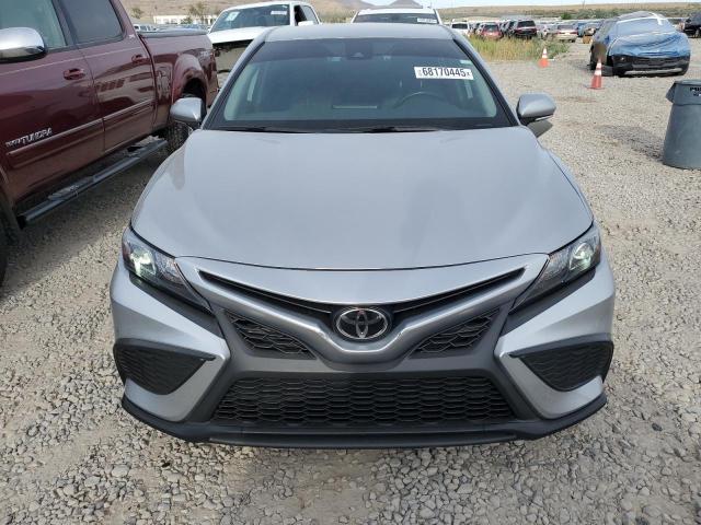 4T1G11AK9RU191985 - 2024 TOYOTA CAMRY SE NIGHT SHADE SILVER photo 5