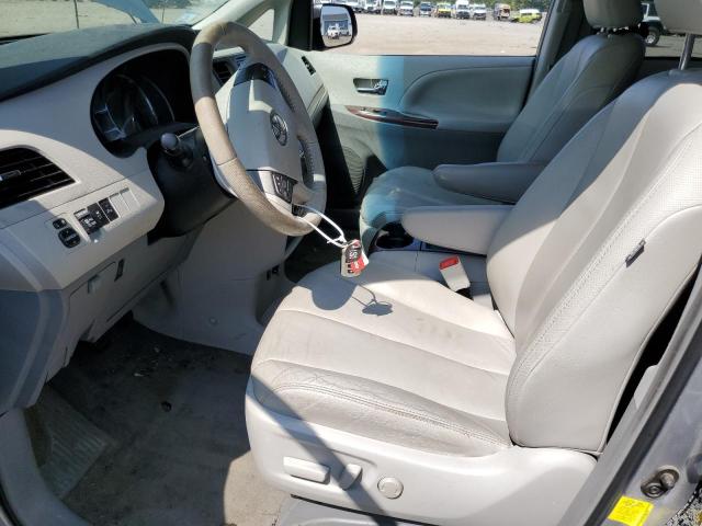 5TDDK3DC2DS052931 - 2013 TOYOTA SIENNA XLE SILVER photo 7