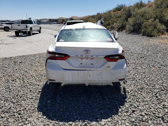4T1G11AK7PU831253 - 2023 TOYOTA CAMRY SE NIGHT SHADE WHITE photo 6