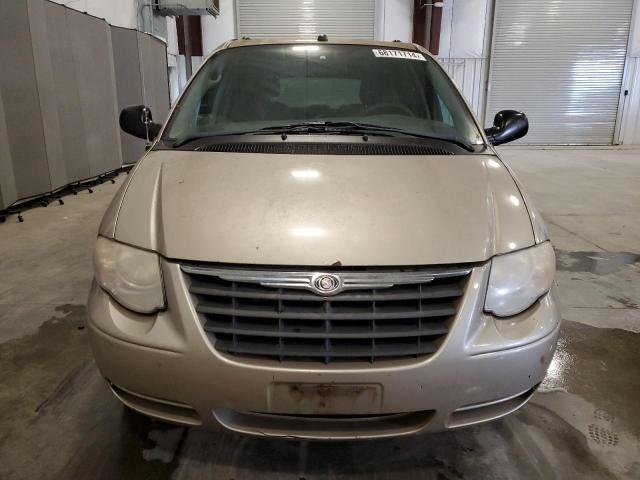 2C4GP44R25R558259 - 2005 CHRYSLER TOWN & COU LX TAN photo 5