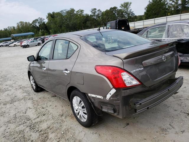 3N1CN7AP7HL814666 - 2017 NISSAN VERSA S BROWN photo 2