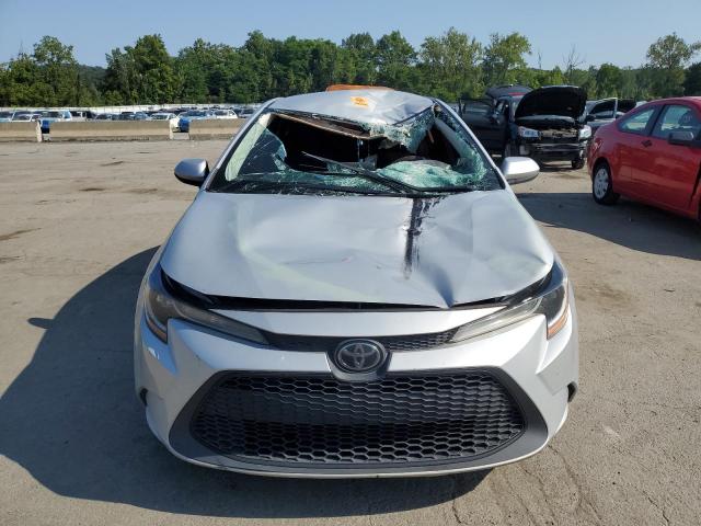 5YFEPMAE4MP226475 - 2021 TOYOTA COROLLA LE SILVER photo 5