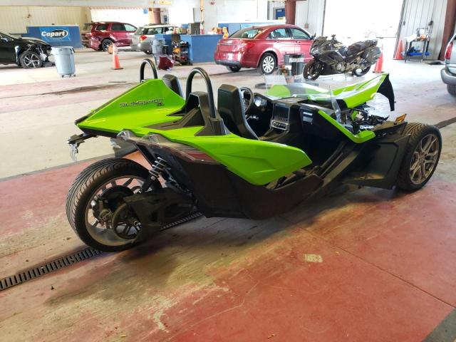 57XAAPHDXN8150103 - 2022 POLARIS SLINGSHOT SL GREEN photo 3