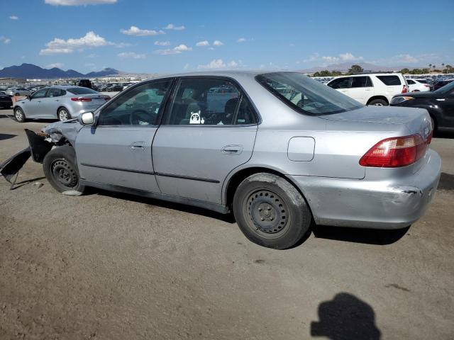 1HGCG6650XA131935 - 1999 HONDA ACCORD LX SILVER photo 2