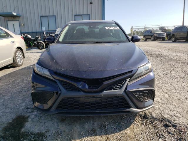 4T1G11AK6MU511885 - 2021 TOYOTA CAMRY SE BLACK photo 5