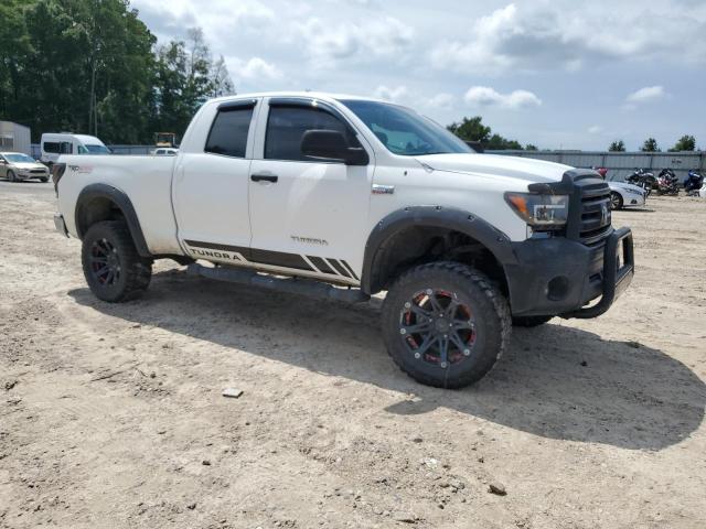 5TFUW5F1XBX186654 - 2011 TOYOTA TUNDRA DOUBLE CAB SR5 WHITE photo 4