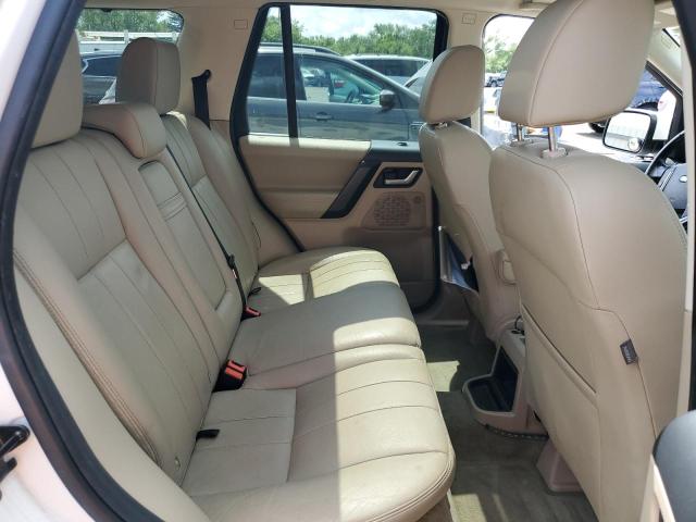 SALFR2BN3BH273242 - 2011 LAND ROVER LR2 HSE WHITE photo 11