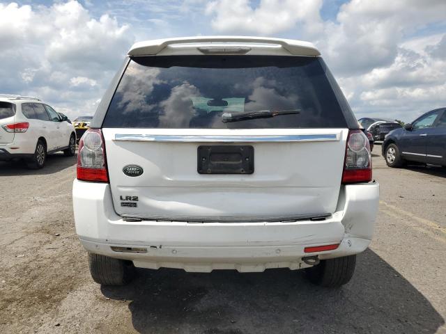 SALFR2BN3BH273242 - 2011 LAND ROVER LR2 HSE WHITE photo 6