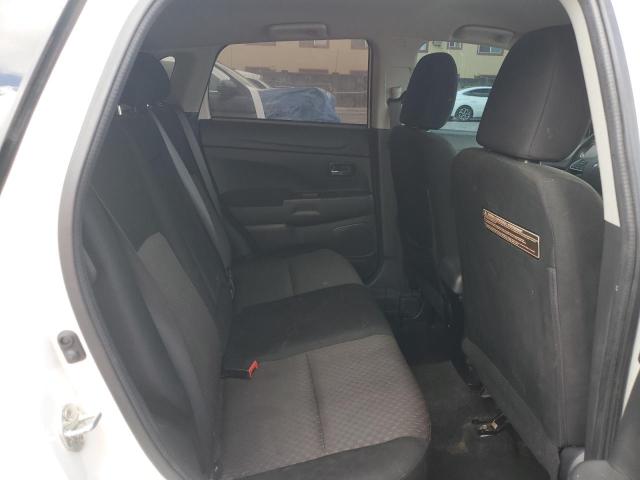 JA4AP3AU6HZ053046 - 2017 MITSUBISHI OUTLANDER ES Biały zdjęcie 11