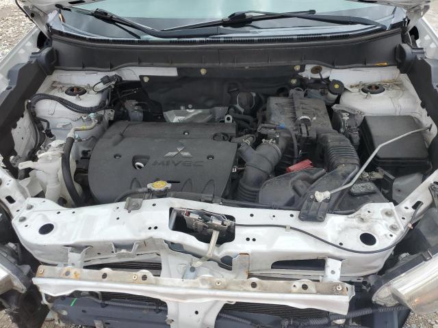 JA4AP3AU6HZ053046 - 2017 MITSUBISHI OUTLANDER ES Biały zdjęcie 12