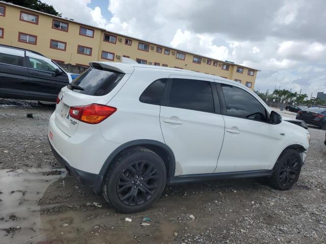 JA4AP3AU6HZ053046 - 2017 MITSUBISHI OUTLANDER ES Biały zdjęcie 3