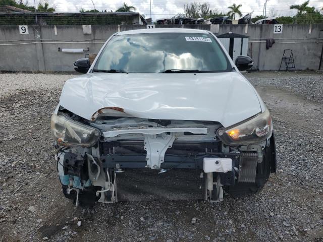 JA4AP3AU6HZ053046 - 2017 MITSUBISHI OUTLANDER ES Biały zdjęcie 5