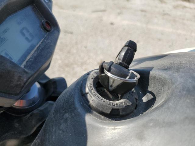 JKAENEC15NDA04065 - 2022 KAWASAKI EN650 C Biały zdjęcie 15