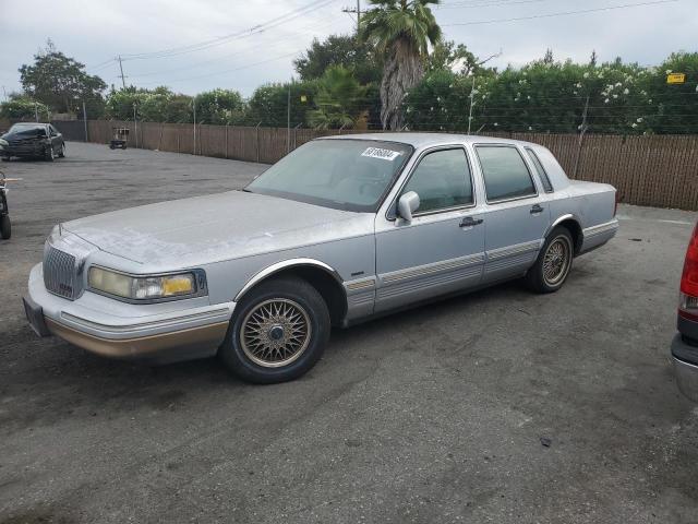 1LNLM82W7TY700245 - 1996 LINCOLN TOWN CAR SIGNATURE SILVER photo 1