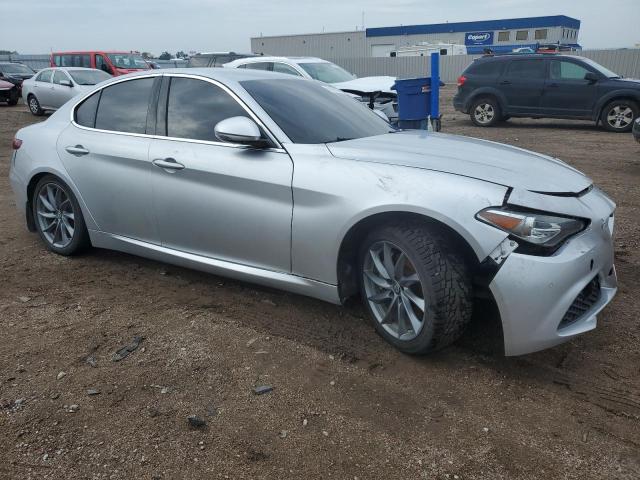 ZARFAEDN5H7532458 - 2017 ALFA ROMEO GIULIA Q4 银色 照片 4