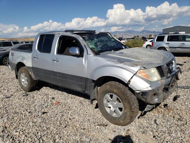 1N6AD07W26C465354 - 2006 NISSAN FRONTIER CREW CAB LE GRAY photo 4