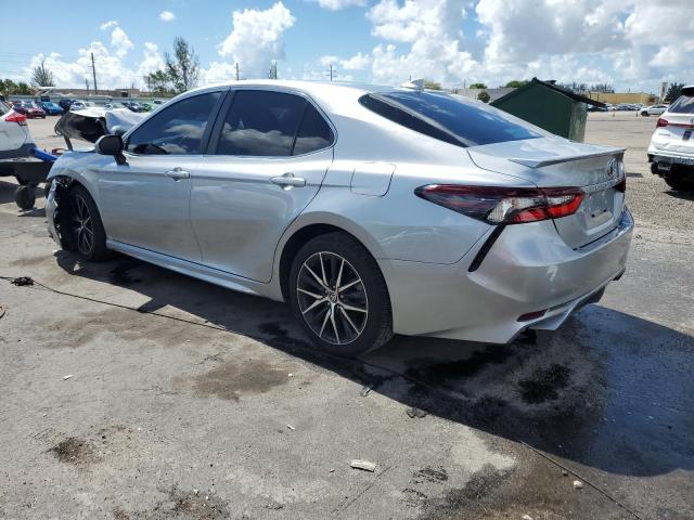 4T1G11AK0PU750367 - 2023 TOYOTA CAMRY SE NIGHT SHADE SILVER photo 2