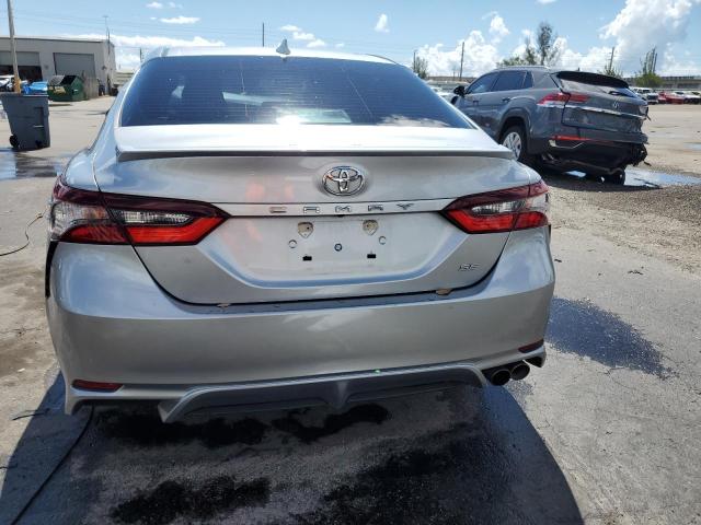 4T1G11AK0PU750367 - 2023 TOYOTA CAMRY SE NIGHT SHADE SILVER photo 6