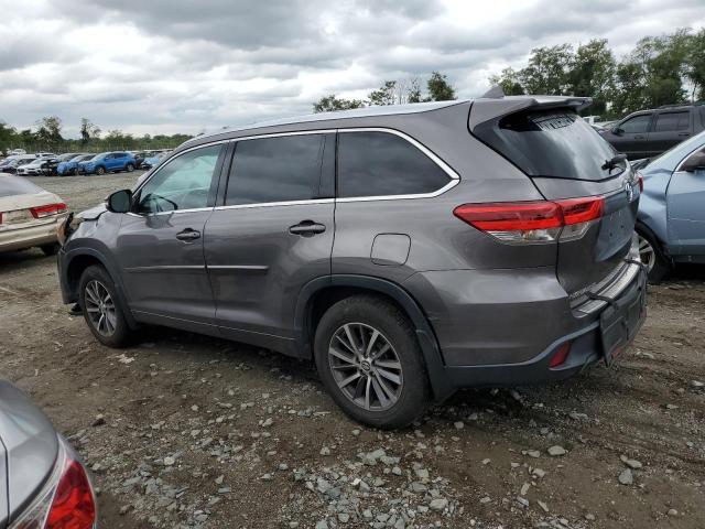 5TDJZRFH4JS892196 - 2018 TOYOTA HIGHLANDER SE GRAY photo 2