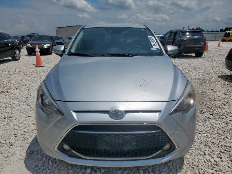 3MYDLBYV0KY509861 - 2019 TOYOTA YARIS L 银色 照片 5