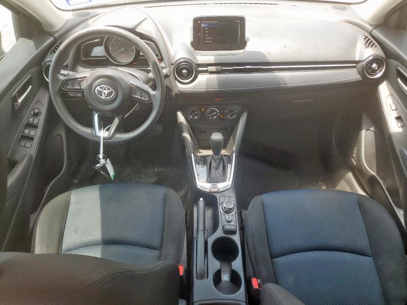 3MYDLBYV0KY509861 - 2019 TOYOTA YARIS L 银色 照片 8