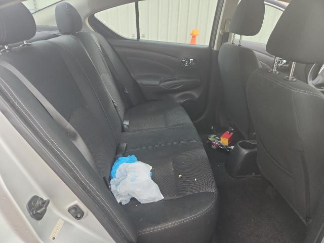 3N1CN7AP8JL811507 - 2018 NISSAN VERSA S SILVER photo 10