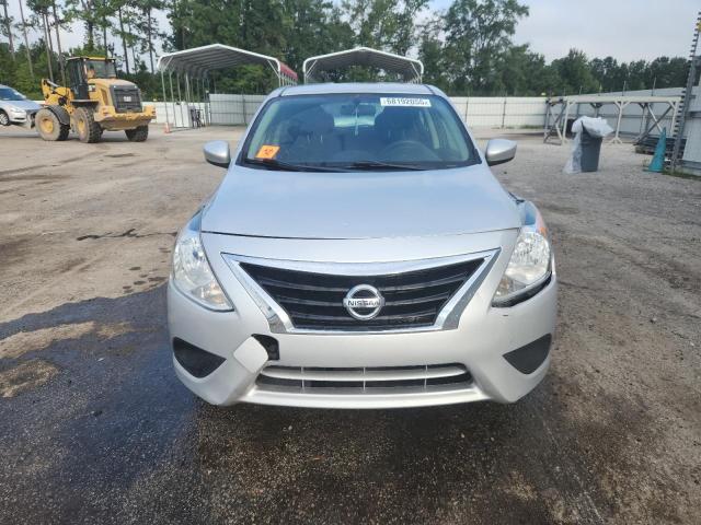 3N1CN7AP8JL811507 - 2018 NISSAN VERSA S SILVER photo 5
