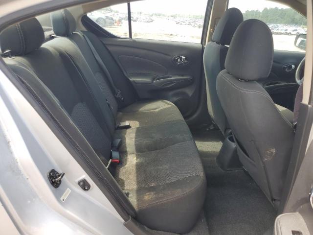 3N1CN7APXKL843070 - 2019 NISSAN VERSA S ვერცხლისფერი ფოტო 10