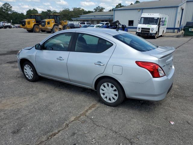 3N1CN7APXKL843070 - 2019 NISSAN VERSA S ვერცხლისფერი ფოტო 2