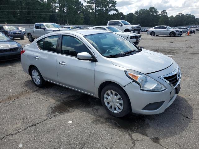 3N1CN7APXKL843070 - 2019 NISSAN VERSA S ვერცხლისფერი ფოტო 4