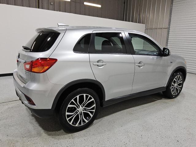 JA4AP3AUXKU032320 - 2019 MITSUBISHI OUTLANDER ES فضي صورة 3