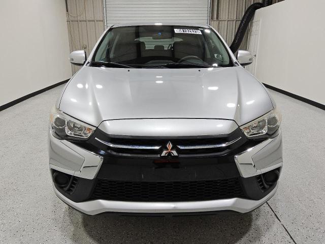 JA4AP3AUXKU032320 - 2019 MITSUBISHI OUTLANDER ES فضي صورة 5