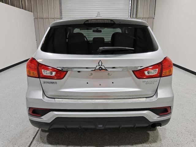 JA4AP3AUXKU032320 - 2019 MITSUBISHI OUTLANDER ES فضي صورة 6