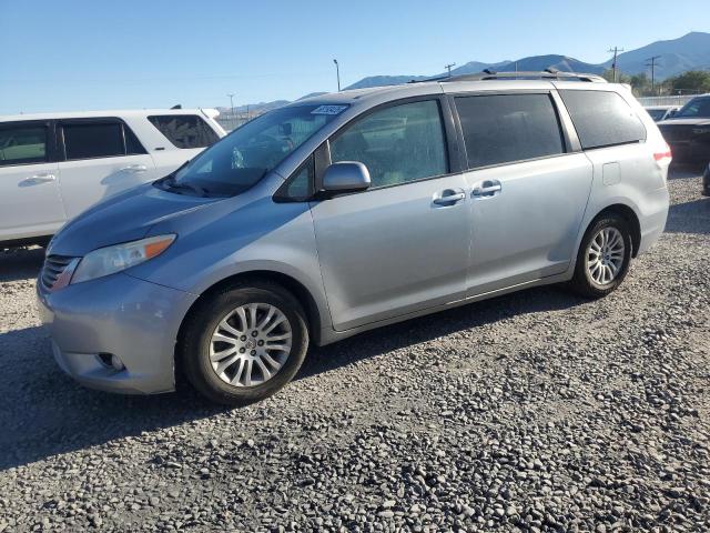 2013 TOYOTA SIENNA XLE, null