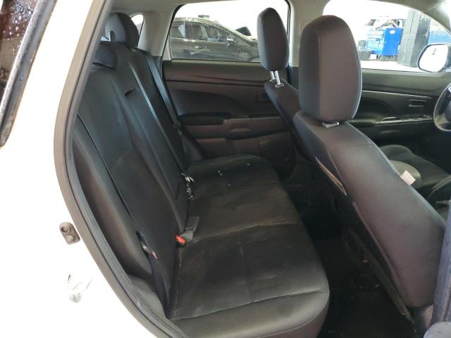 4A4AR3AU9FE031944 - 2015 MITSUBISHI OUTLANDER ES WHITE photo 11