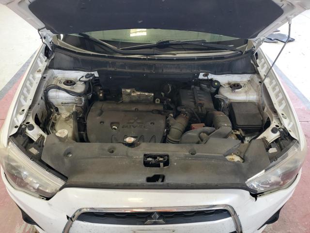 4A4AR3AU9FE031944 - 2015 MITSUBISHI OUTLANDER ES WHITE photo 12