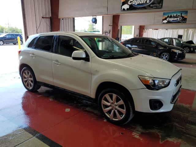 4A4AR3AU9FE031944 - 2015 MITSUBISHI OUTLANDER ES WHITE photo 4