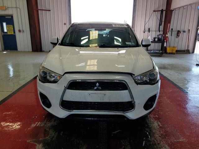 4A4AR3AU9FE031944 - 2015 MITSUBISHI OUTLANDER ES WHITE photo 5