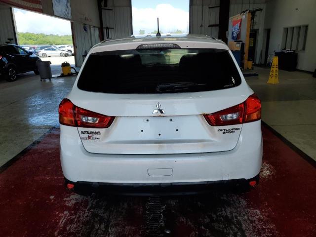 4A4AR3AU9FE031944 - 2015 MITSUBISHI OUTLANDER ES WHITE photo 6
