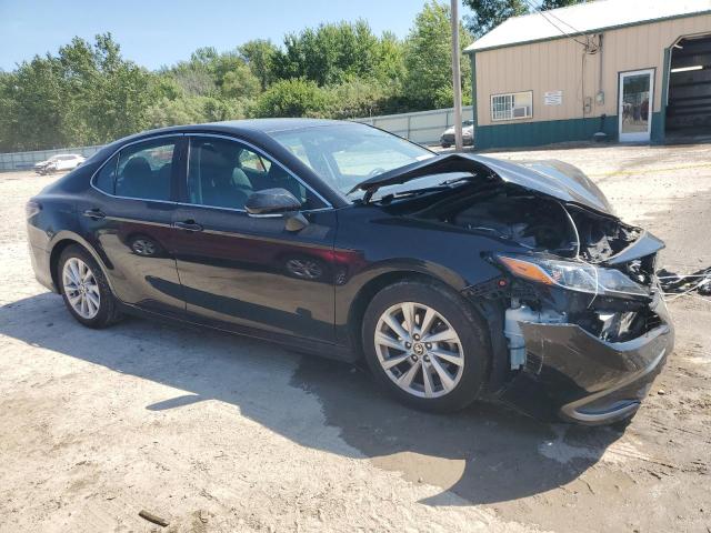 4T1R11AK1MU423027 - 2021 TOYOTA CAMRY LE BLACK photo 4