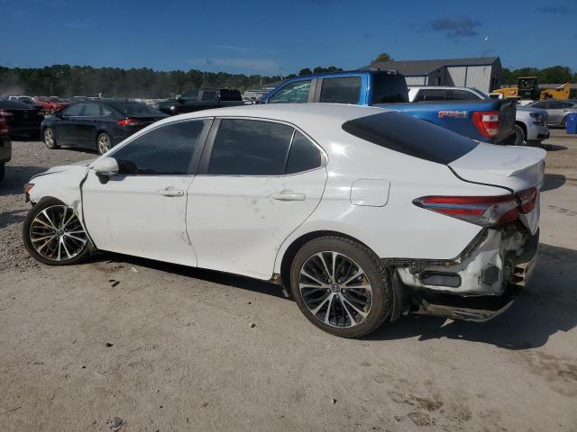 4T1B11HK6JU572598 - 2018 TOYOTA CAMRY L WHITE photo 2