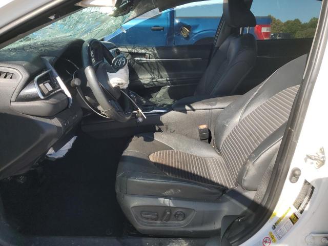 4T1B11HK6JU572598 - 2018 TOYOTA CAMRY L WHITE photo 7