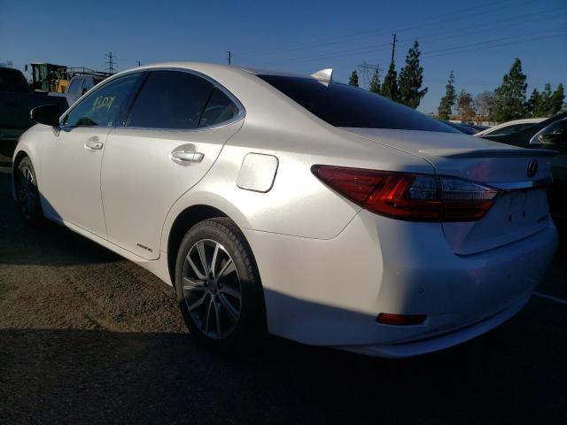 JTHBW1GG4J2185593 - 2018 LEXUS ES 300H WHITE photo 2