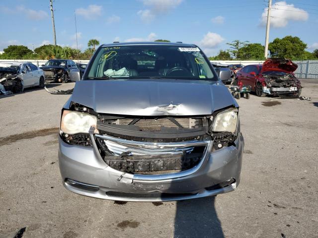 2C4RC1BG3DR780540 - 2013 CHRYSLER TOWN & COU TOURING SILVER photo 5