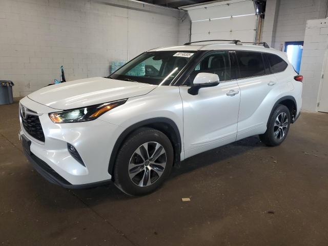 2022 TOYOTA HIGHLANDER XLE, 
