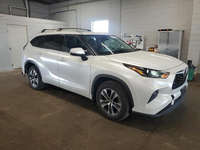 5TDGZRBH7NS172848 - 2022 TOYOTA HIGHLANDER XLE Blanc photo 4