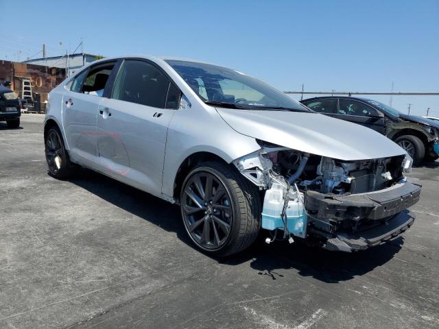 JTDBCMFE3SJ040466 - 2025 TOYOTA COROLLA LE Silber Foto 4