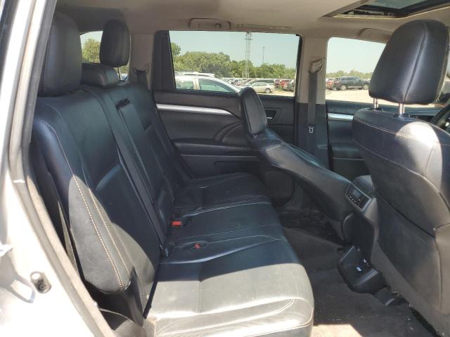 5TDKKRFHXGS163931 - 2016 TOYOTA HIGHLANDER XLE SILVER photo 11